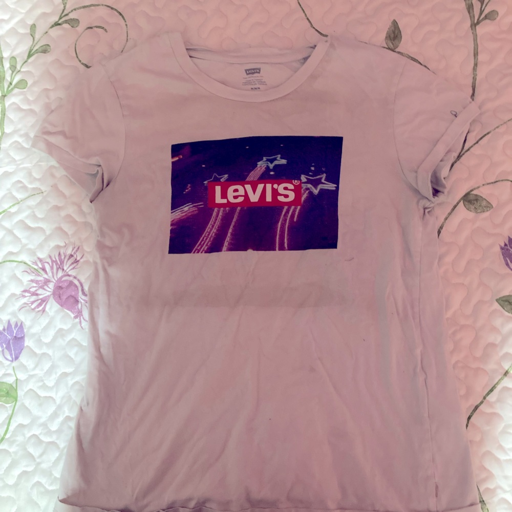 Levi’s t shirt